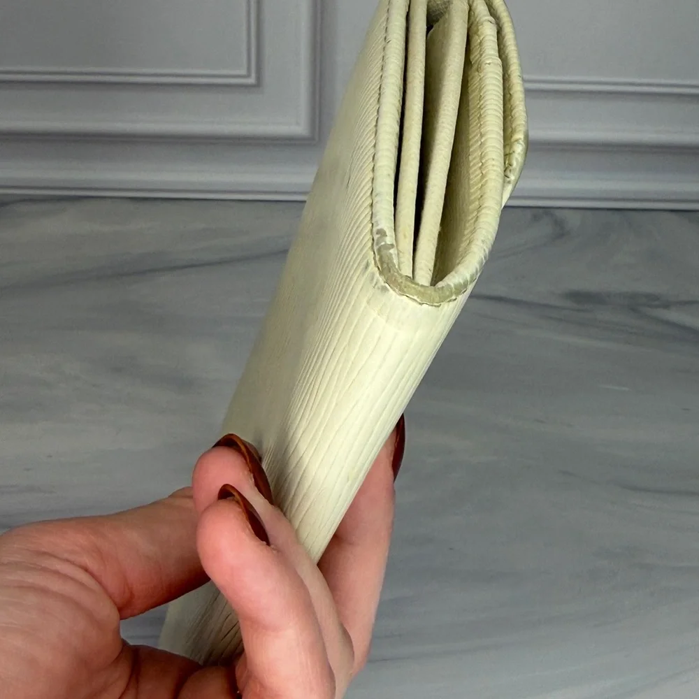 Louis Vuitton Epi Leather Sarah Wallet – Ivory / Cream | Vintage - Picture 10 of 16